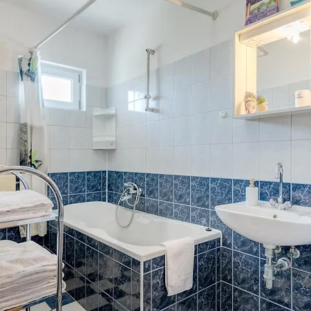 Lo Seaview Haven Apartment Split