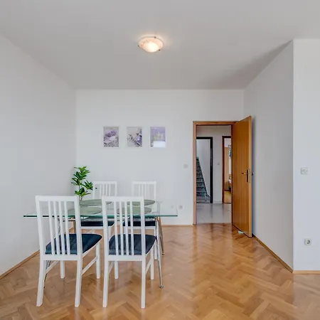 Apartment Lo Seaview Haven *