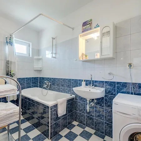 Apartment Lo Seaview Haven Split