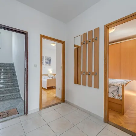 Apartment Lo Seaview Haven