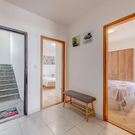 Lo Seaview Haven Split